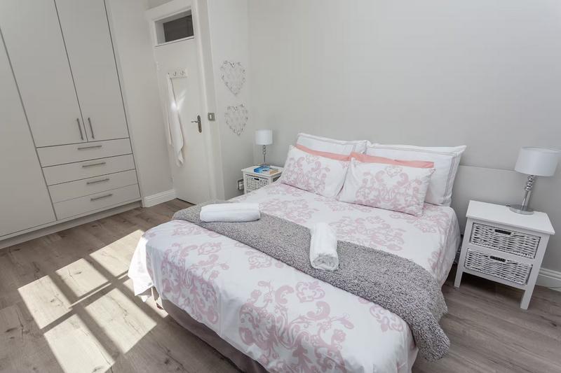 To Let 4 Bedroom Property for Rent in Crofters Valley Western Cape
